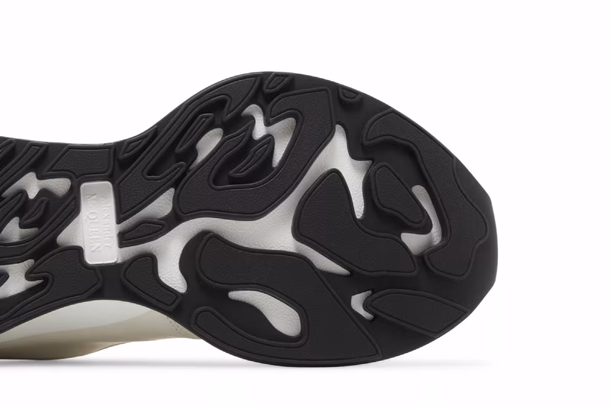 Alexander McQueen Sprint Runner White Black, view 6