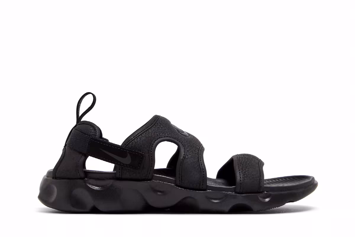 Nike Women's Owaysis Sandal Triple Black, view 2