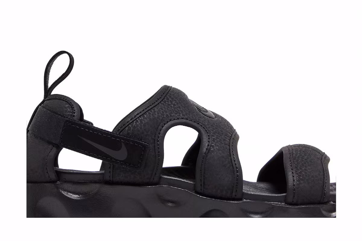 Nike Women's Owaysis Sandal Triple Black, view 3