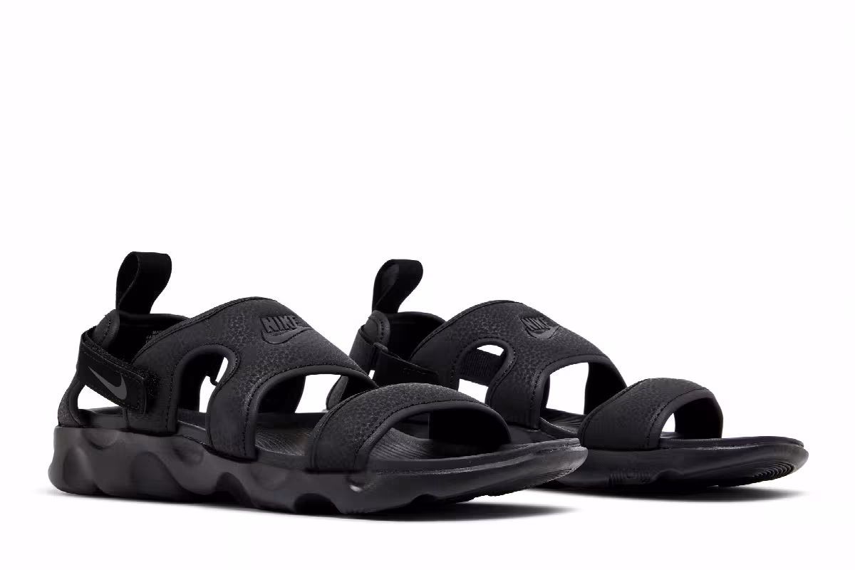 Nike Women's Owaysis Sandal Triple Black, view 9