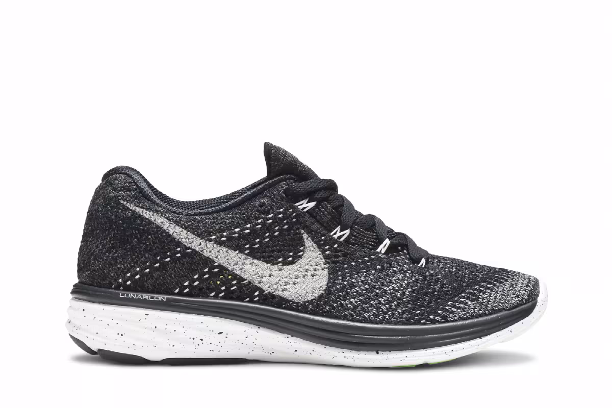 Nike Women's Flyknit Lunar 3 Oreo, view 2