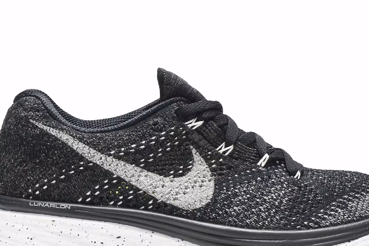 Nike Women's Flyknit Lunar 3 Oreo, view 3