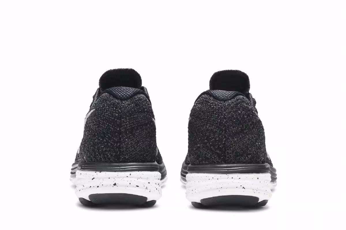 Nike Women's Flyknit Lunar 3 Oreo, view 7