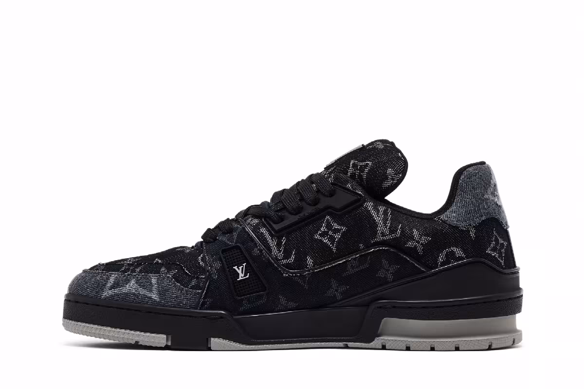 Louis Vuitton Trainer Black Monogram Denim, view 4