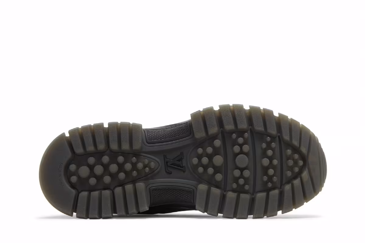 Louis Vuitton Trail 2054 Sneaker Black Iridescent, view 5
