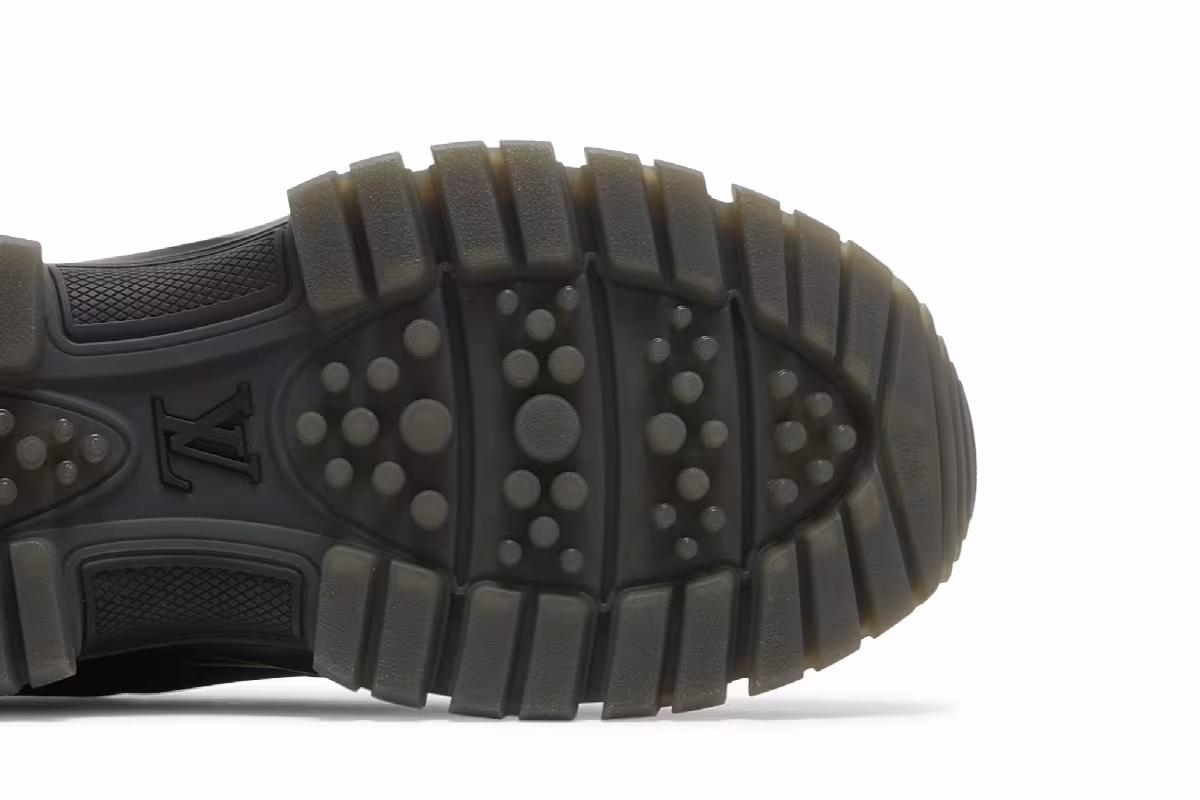 Louis Vuitton Trail 2054 Sneaker Black Iridescent, view 6