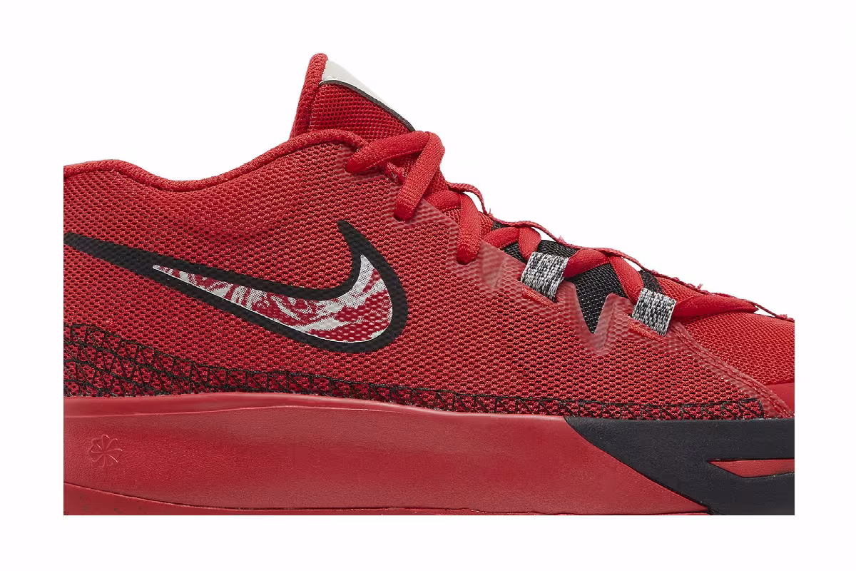 Nike Kyrie Flytrap 6 GS University Red, view 3