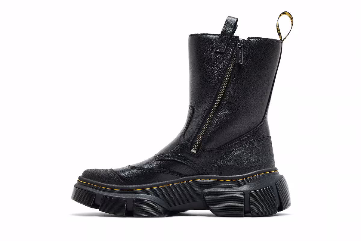 Dr. Martens DMXL Rigger Boot Black, view 4