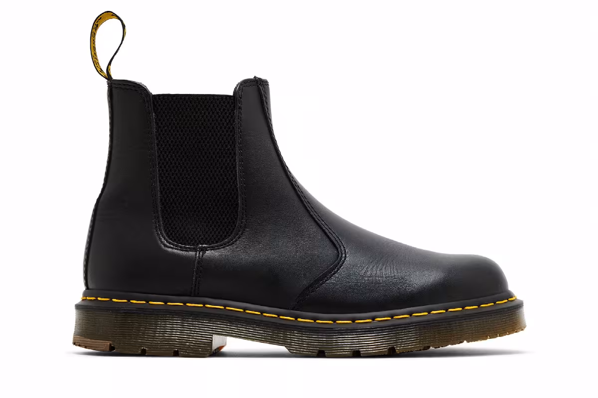 Dr. Martens 2976 Chelsea Boots Black, view 2
