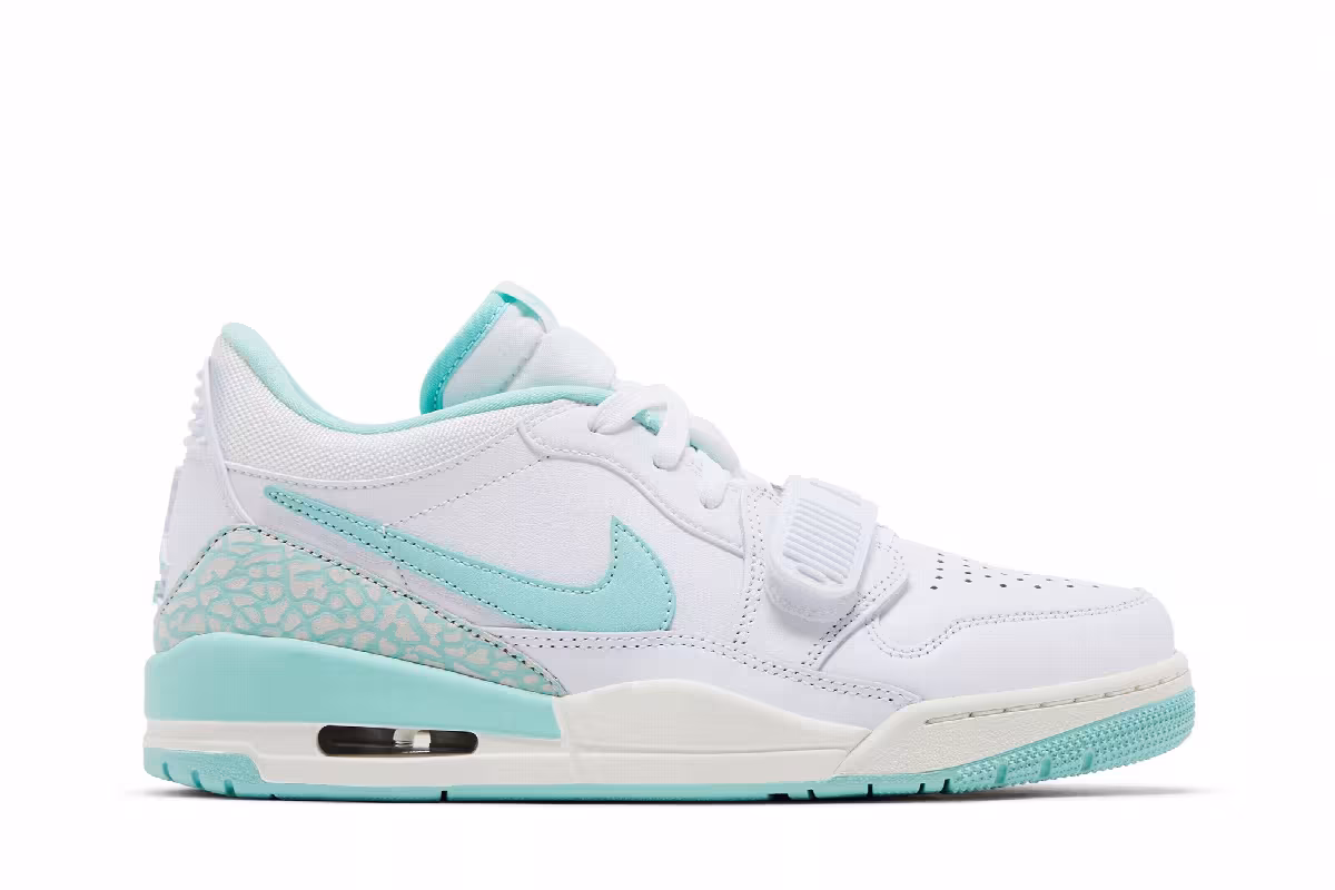 Air Jordan Women's Jordan Legacy 312 Low White Light Dew, view 2