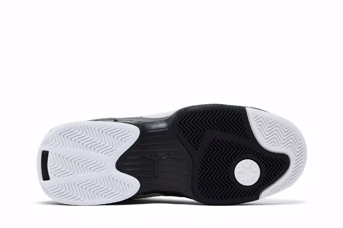 Air Jordan Max Aura 6 White Gold Black, view 5