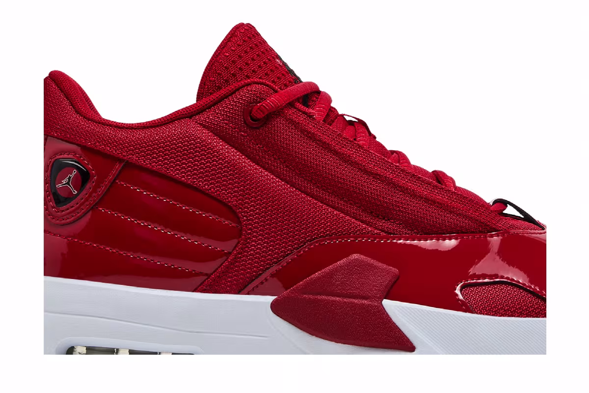 Air Jordan Max Aura 6 Varsity Red, view 3
