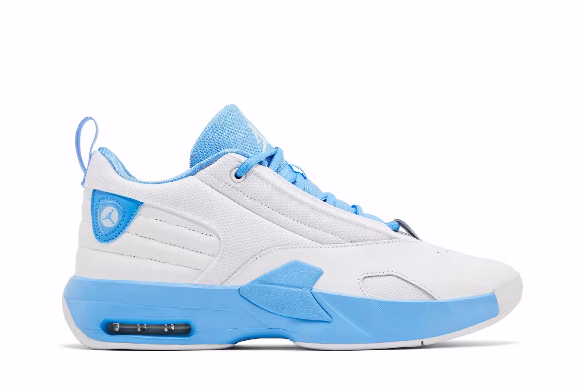 Air Jordan Women's Jordan Max Aura 6 White University Blue, view 2