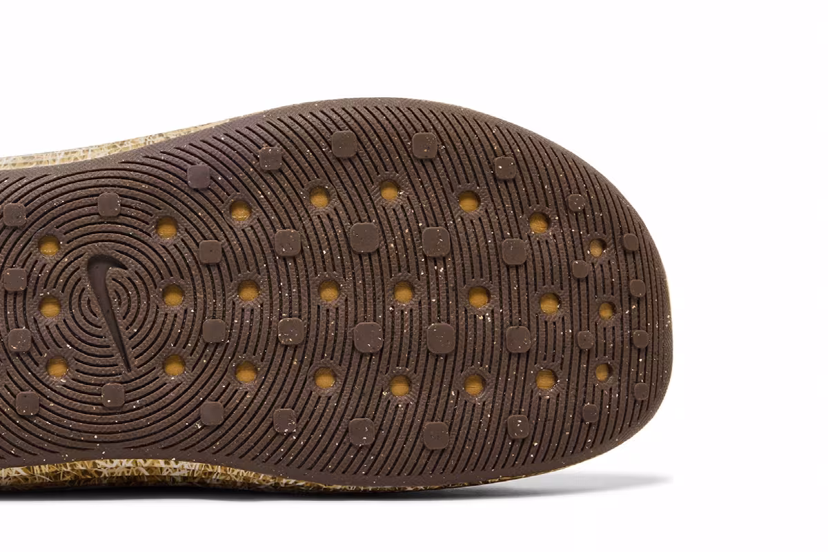 .SWOOSH x Nike ReactX Rejuven8 Slide Touch Grass - Wheat, view 6