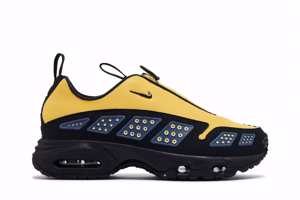 Nike Women's Air Sunder Max Saturn Gold, view 2