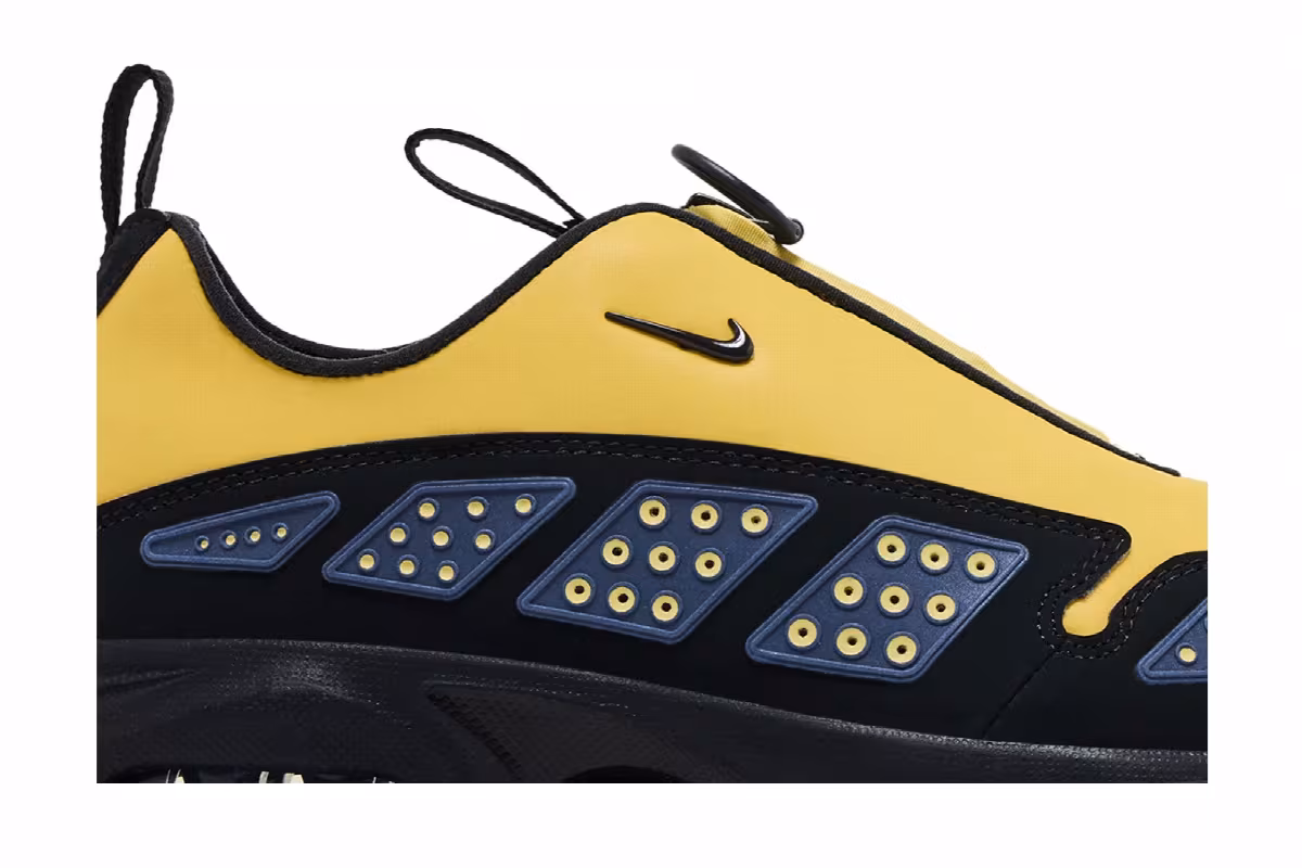 Nike Women's Air Sunder Max Saturn Gold, view 3