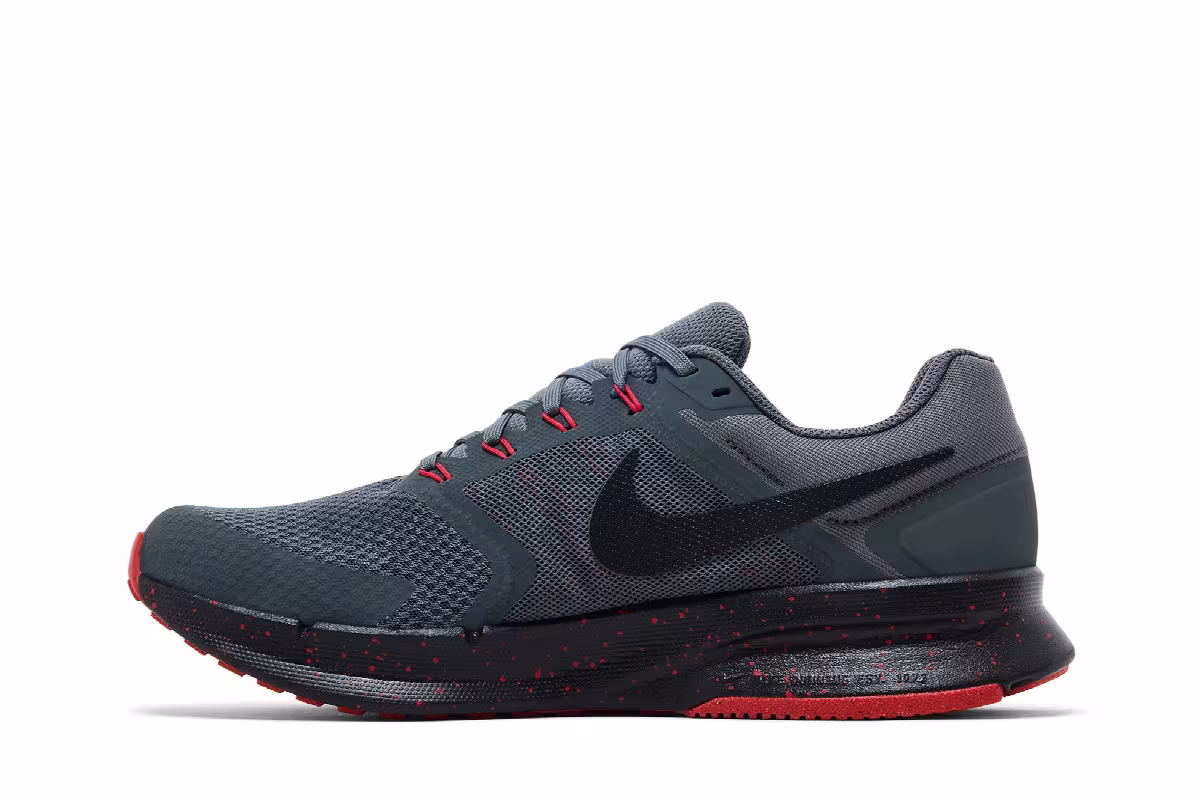 Nike Run Swift 3 Dark Grey University Red, view 4