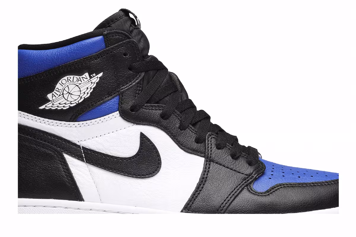Air Jordan 1 High OG Royal Toe, view 3