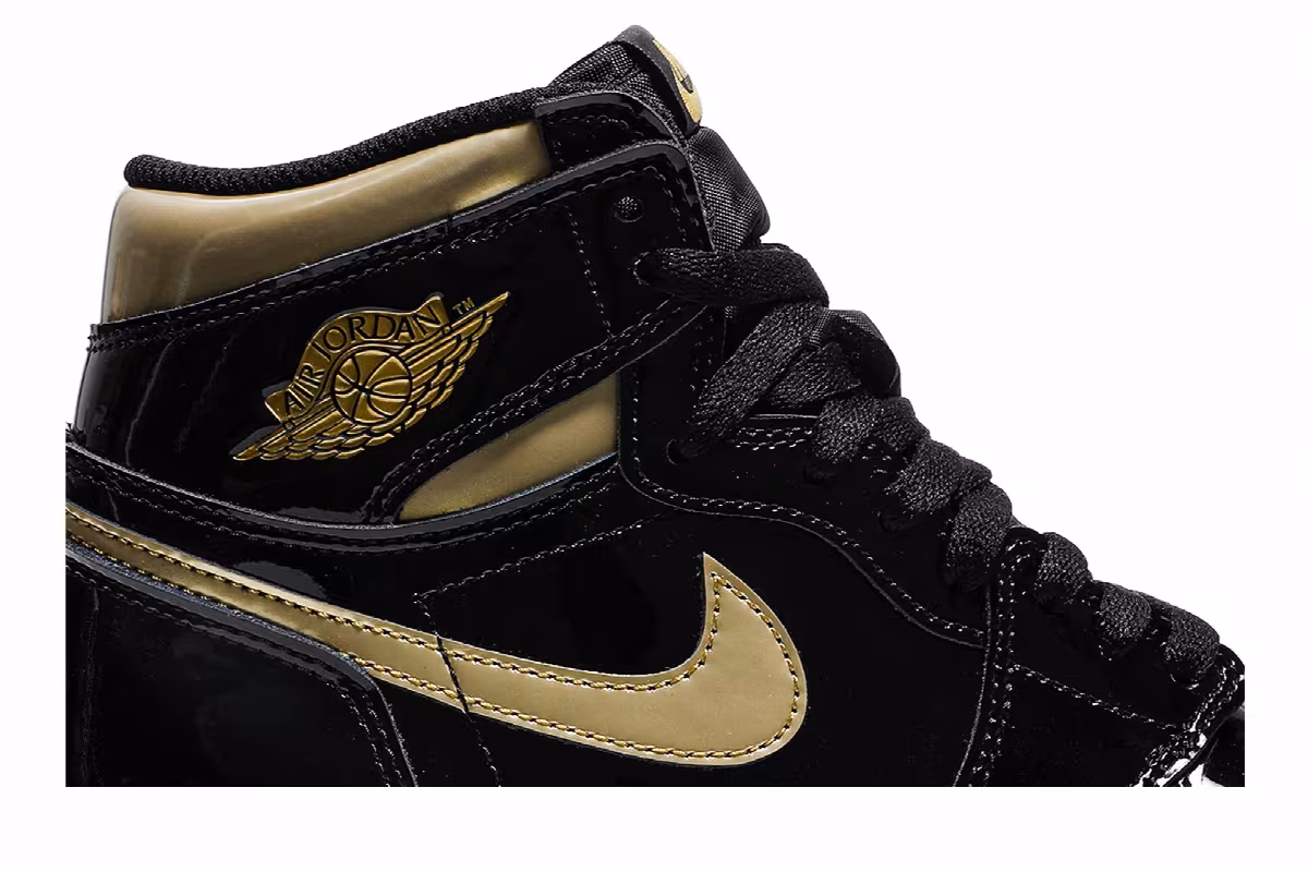 Air Jordan 1 High OG Black Metallic Gold, view 3