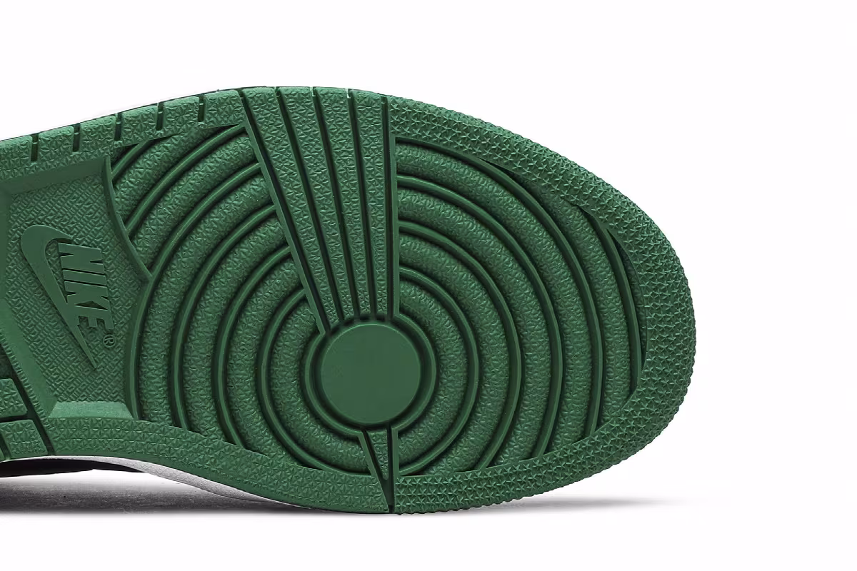 Air Jordan 1 High OG Pine Green 2.0, view 6