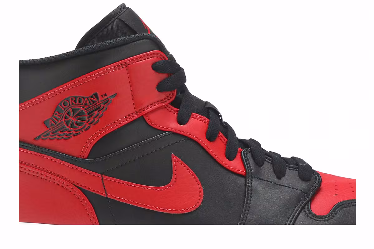 Air Jordan 1 Mid Banned, view 3