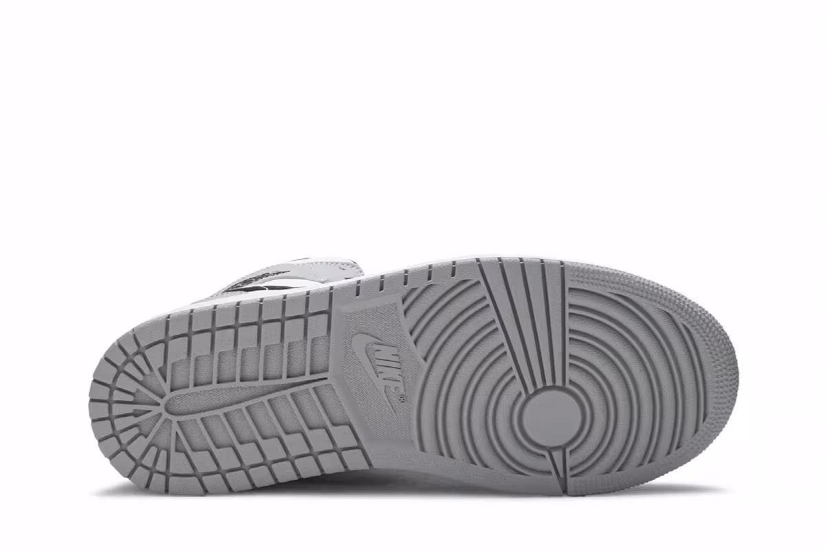 Air Jordan 1 Mid Smoke Grey, view 5
