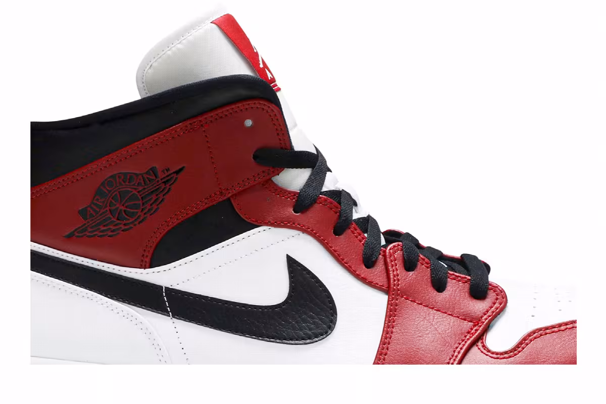 Air Jordan 1 Mid Chicago, view 3