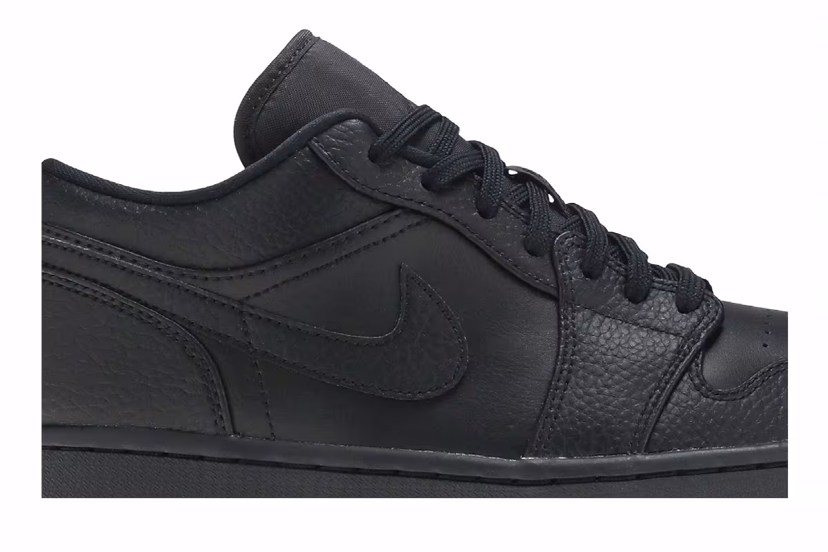 Air Jordan 1 Low Triple Black, view 3