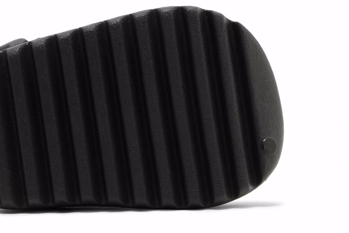 adidas Yeezy Slides Infants Dark Onyx, view 6