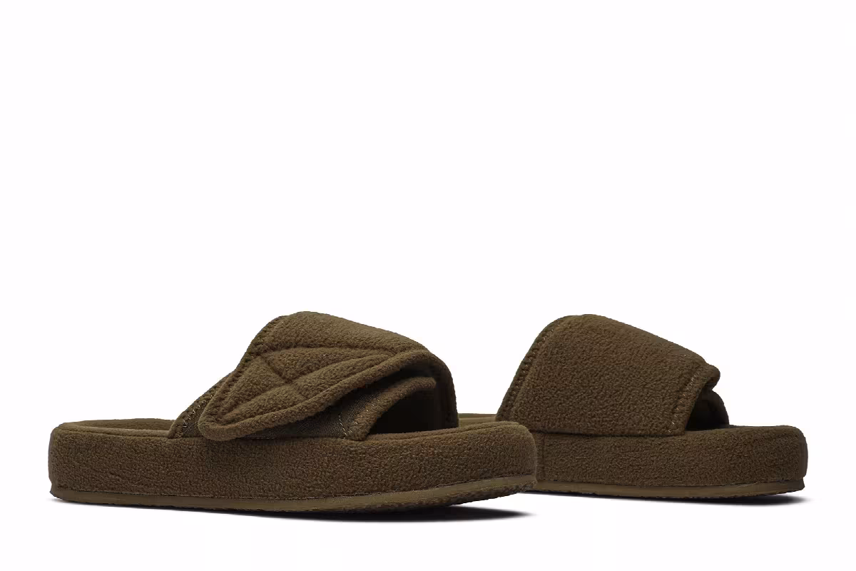 Yeezy Season 7 Fleece Slide Trench, view 9