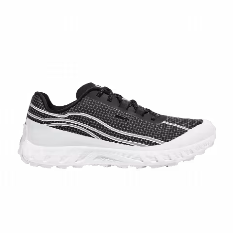 Norda 002 'Black White'