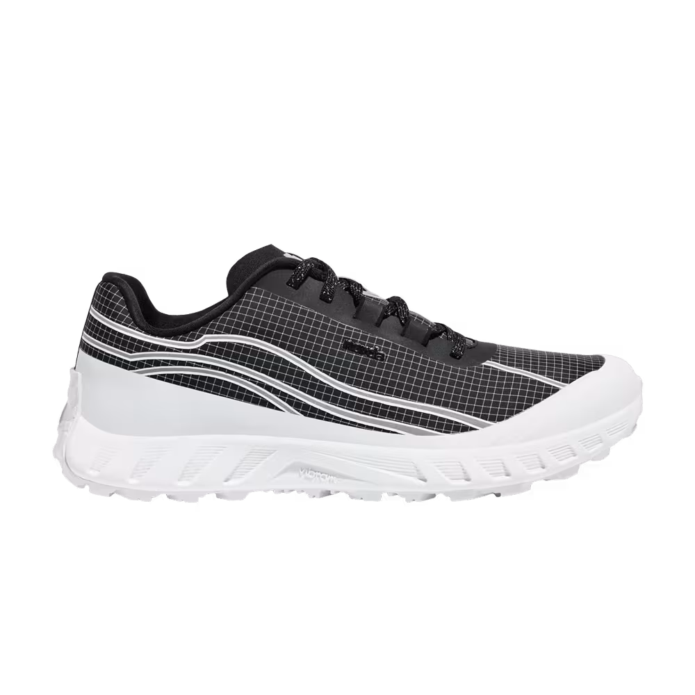 Norda 002 Black White