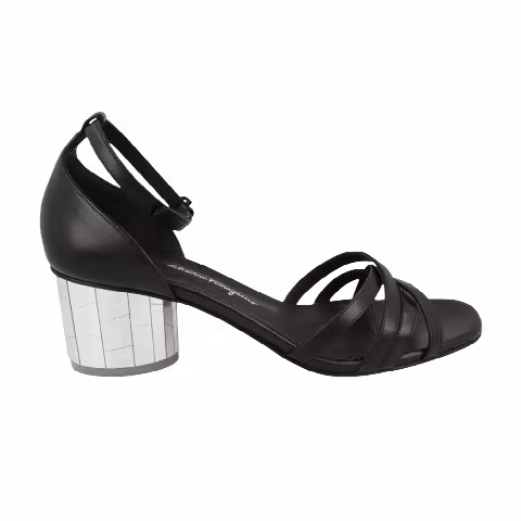 Wmns Ferragamo Flor 55 Sandal 'Black'