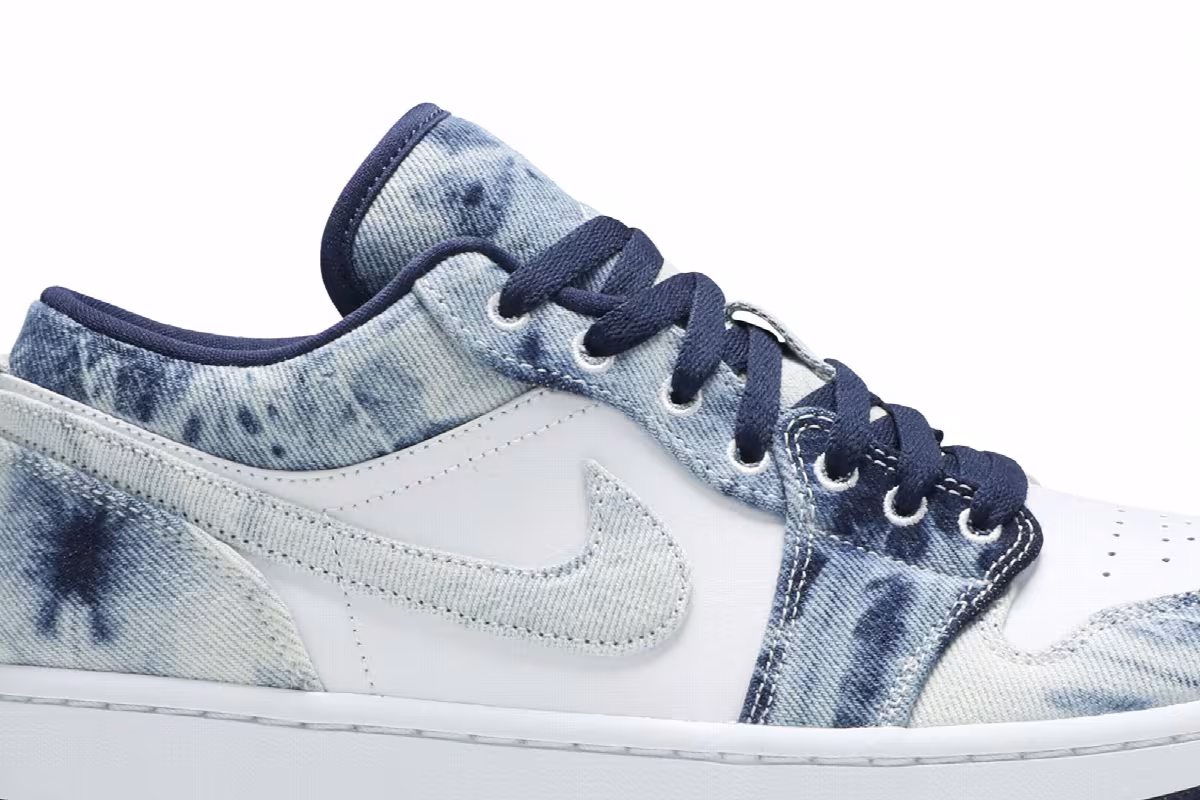 Air Jordan 1 Low SE Washed Denim, view 3