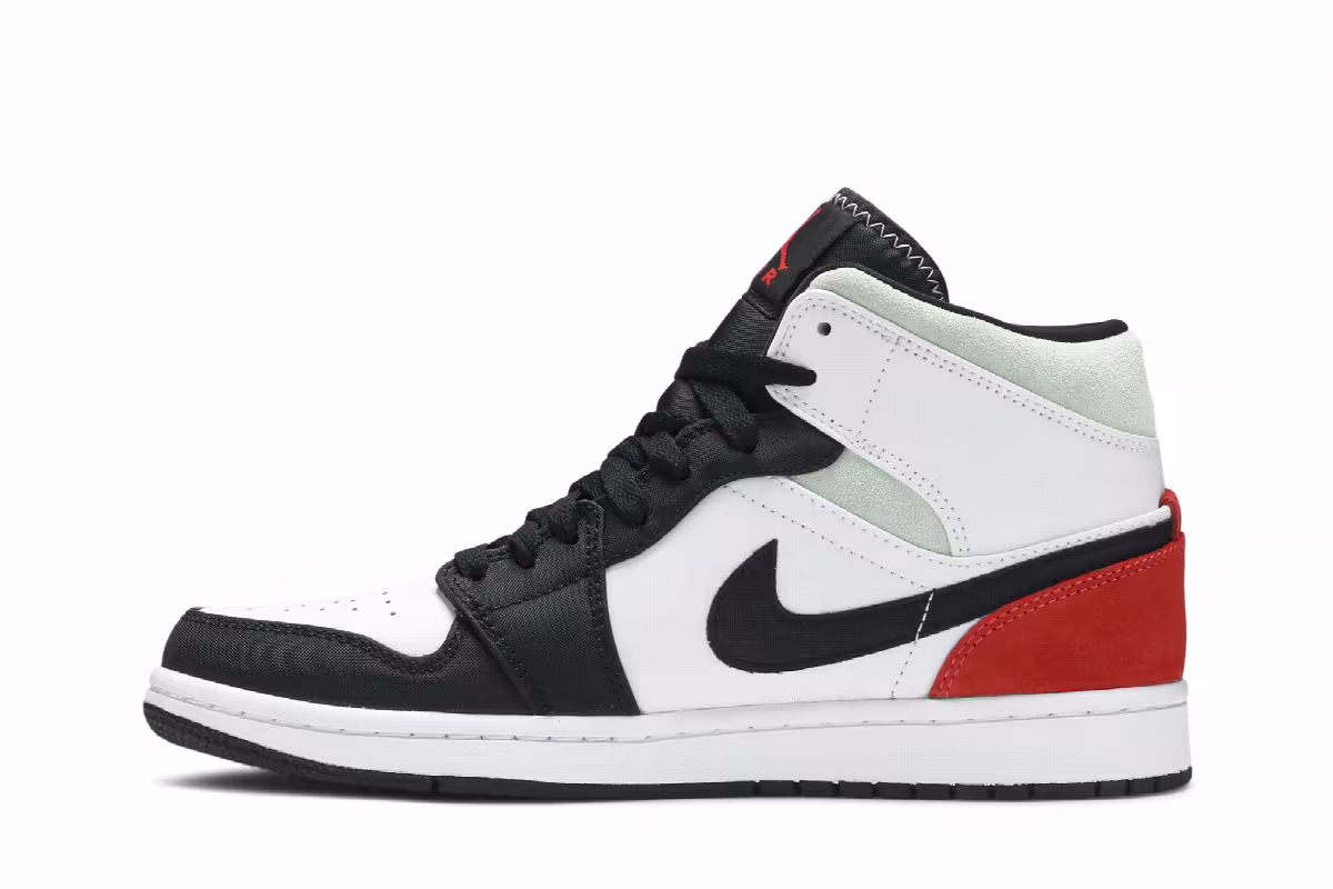 Air Jordan 1 Mid SE Red Black Toe, view 4