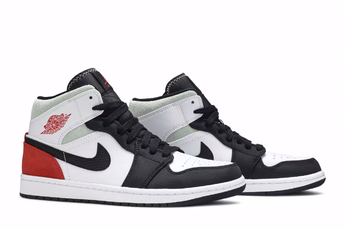 Air Jordan 1 Mid SE Red Black Toe, view 9