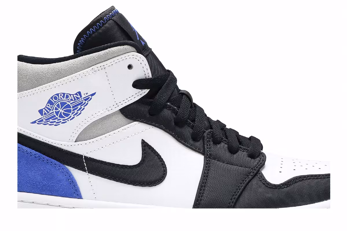 Air Jordan 1 Mid SE Royal Black Toe, view 3