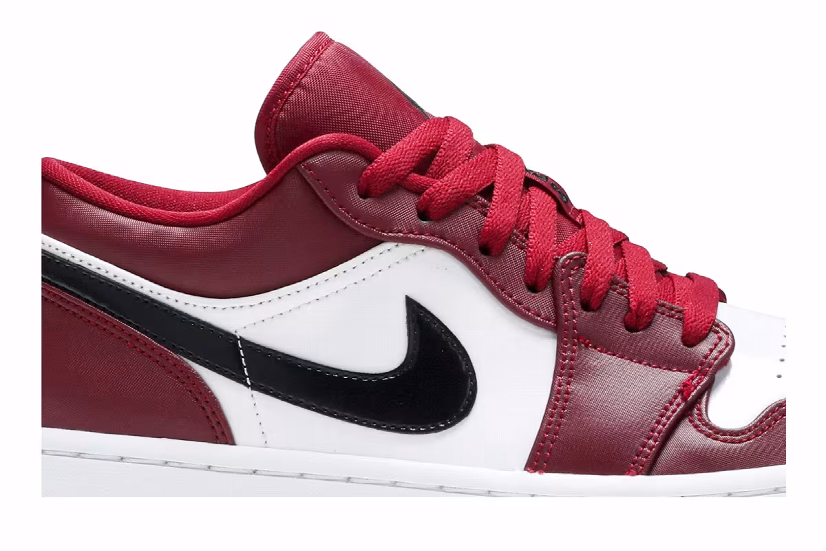 Air Jordan 1 Low Noble Red, view 3