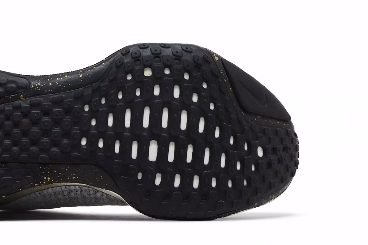 Nike ZoomX Invincible 3 Light Smoke Grey Gold, view 6