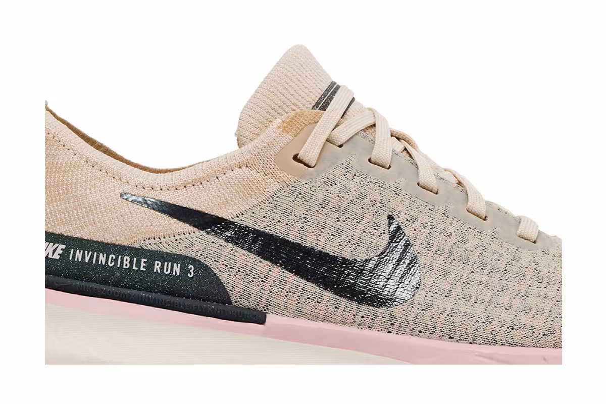 Nike Women's ZoomX Invincible 3 Premium Sanddrift Pink Oxford, view 3