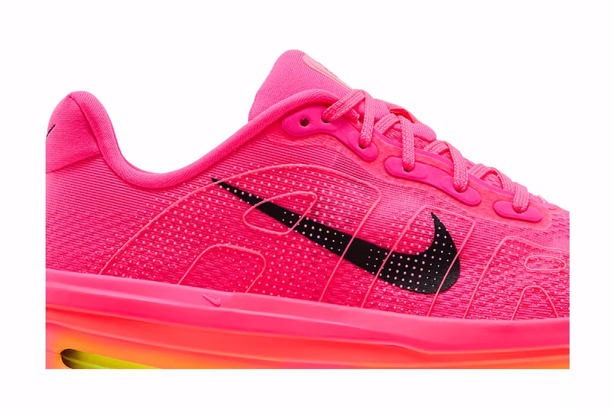 Nike Women's Vomero Premium Hyper Pink, view 3