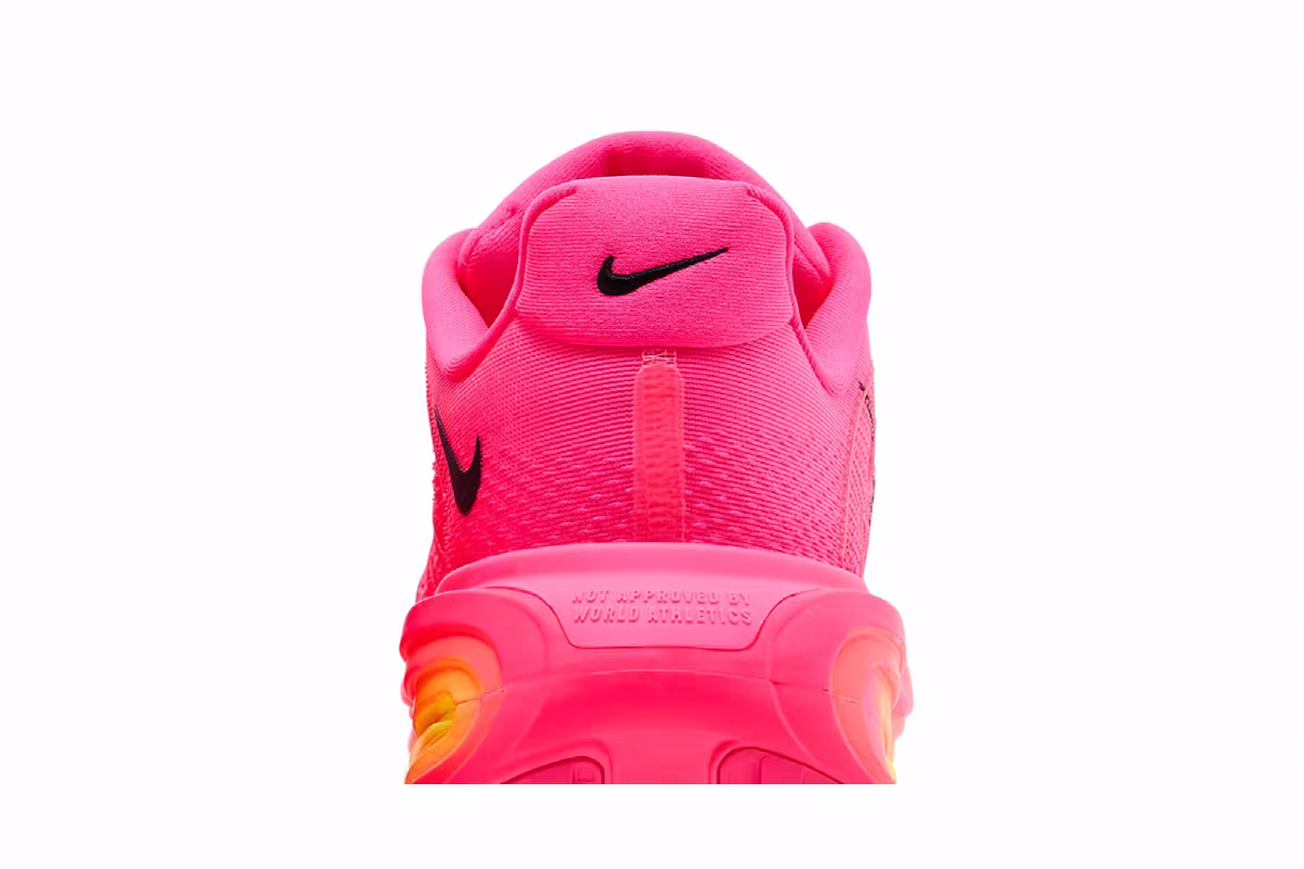 Nike Women's Vomero Premium Hyper Pink, view 8