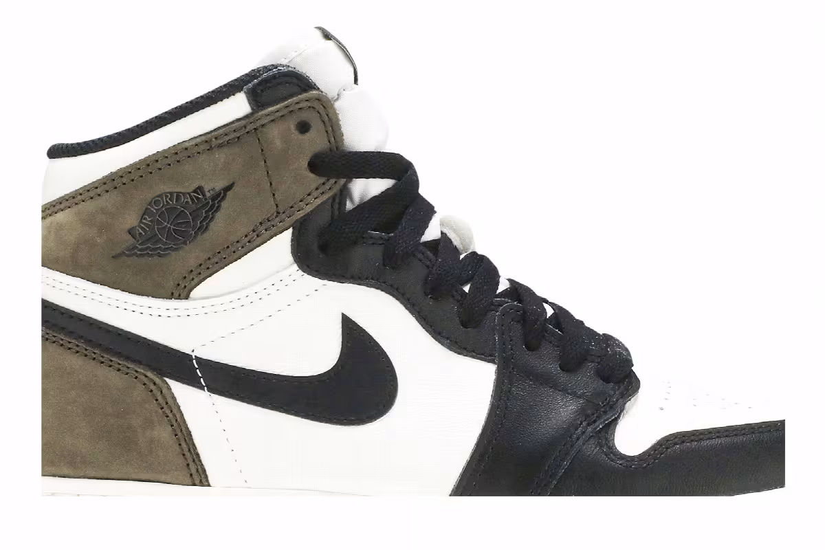 Air Jordan 1 High OG GS Dark Mocha, view 3
