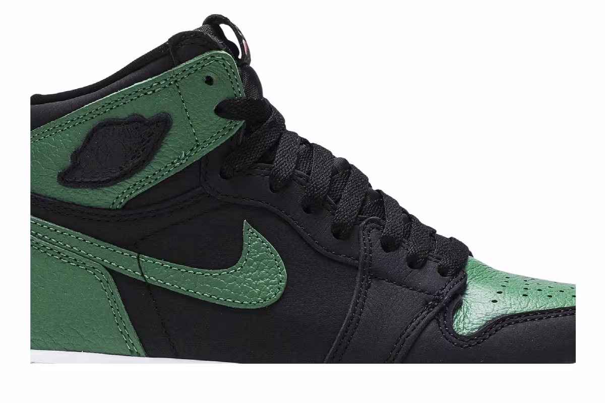 Air Jordan 1 High OG GS Pine Green 2.0, view 3
