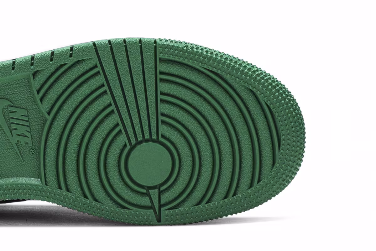Air Jordan 1 High OG GS Pine Green 2.0, view 6