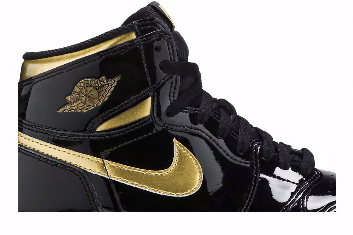 Air Jordan 1 High OG GS Black Metallic Gold, view 3