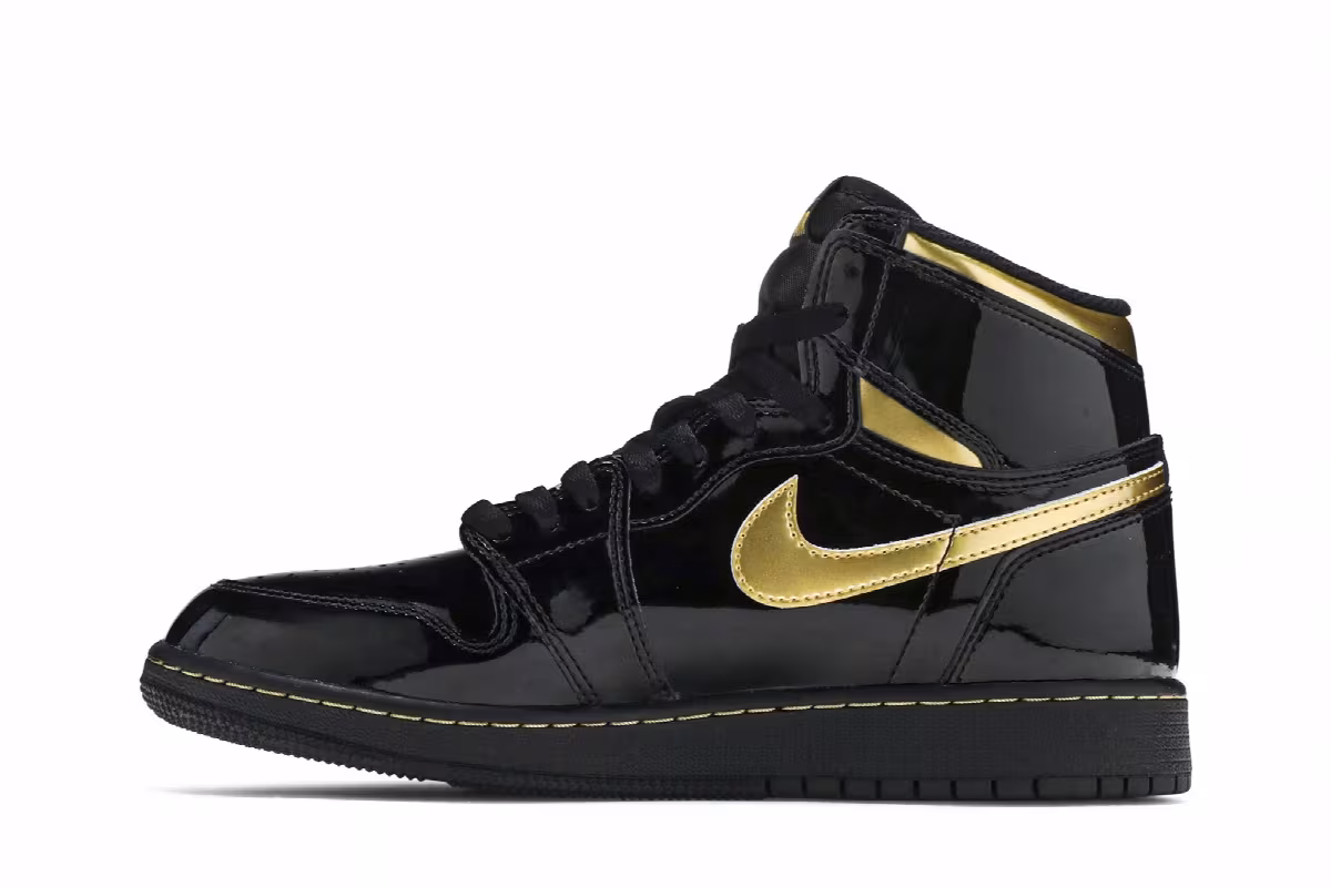 Air Jordan 1 High OG GS Black Metallic Gold, view 4