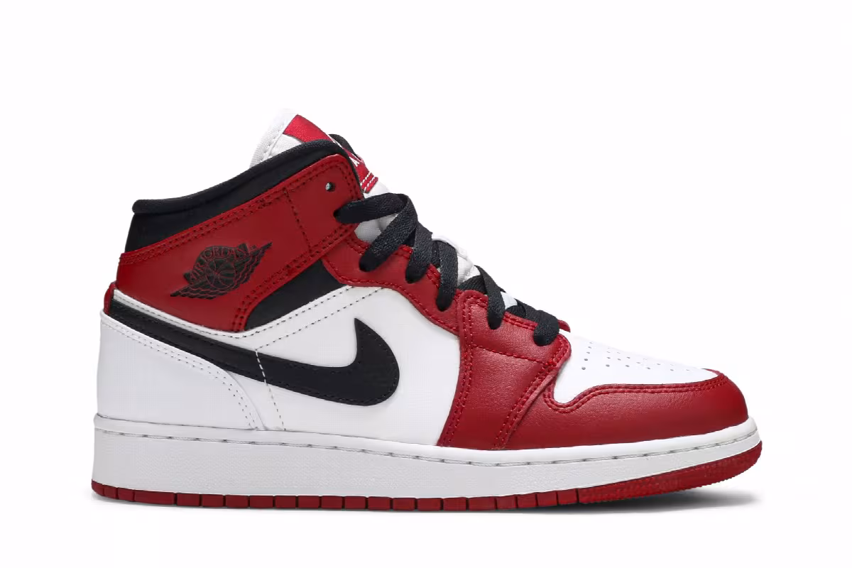 Air Jordan 1 Mid GS Chicago, view 2