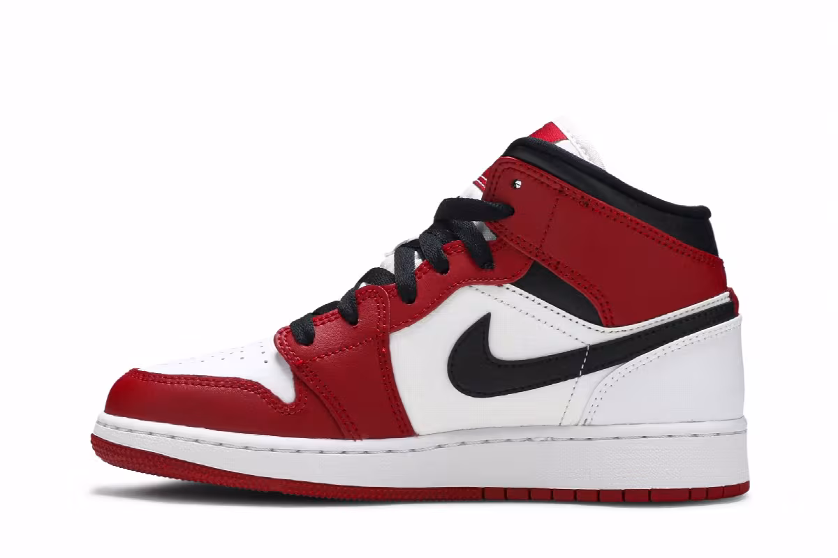 Air Jordan 1 Mid GS Chicago, view 4