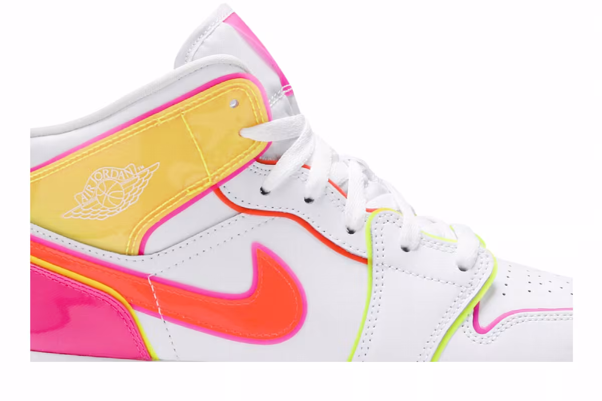 Air Jordan 1 Mid SE GS Edge Glow, view 3